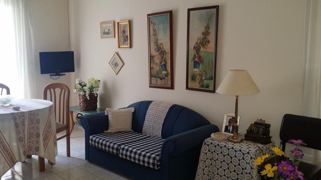 Foivos Hotell Loutra Aidhipsou Exteriör bild