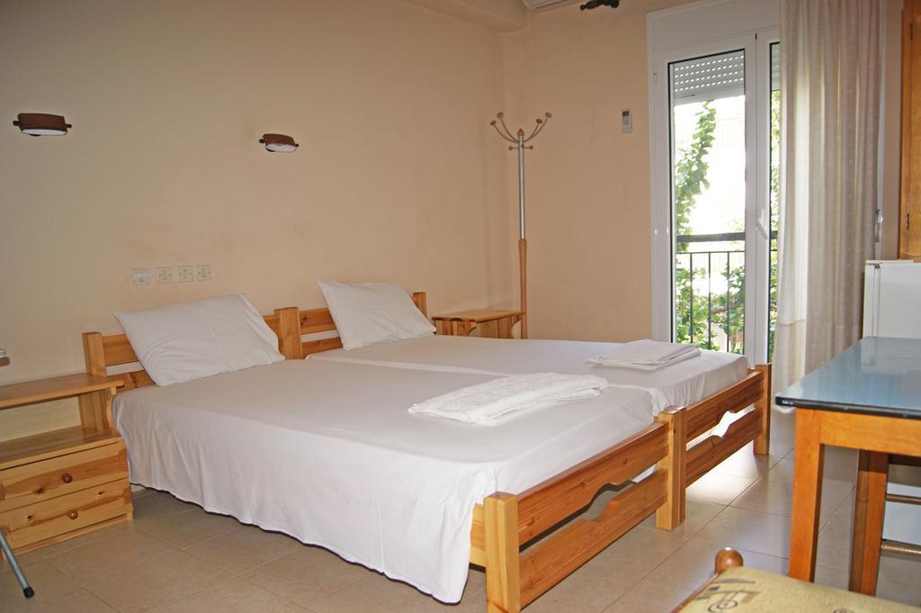Foivos Hotell Loutra Aidhipsou Exteriör bild