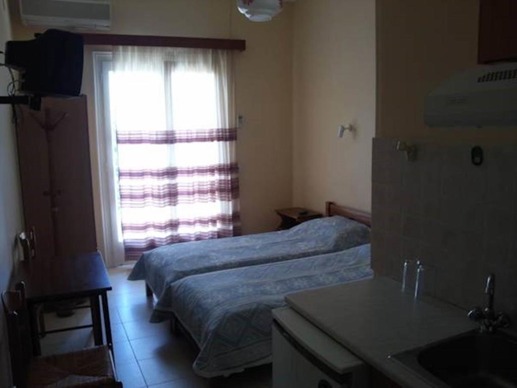 Foivos Hotell Loutra Aidhipsou Rum bild