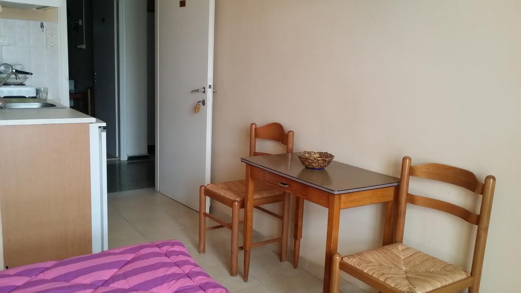 Foivos Hotell Loutra Aidhipsou Exteriör bild